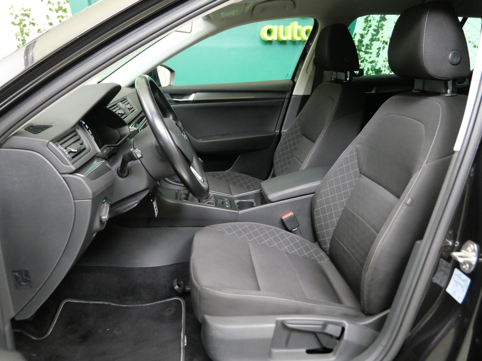 Škoda Superb 1.6 TDI 88 kW Active – foto 11