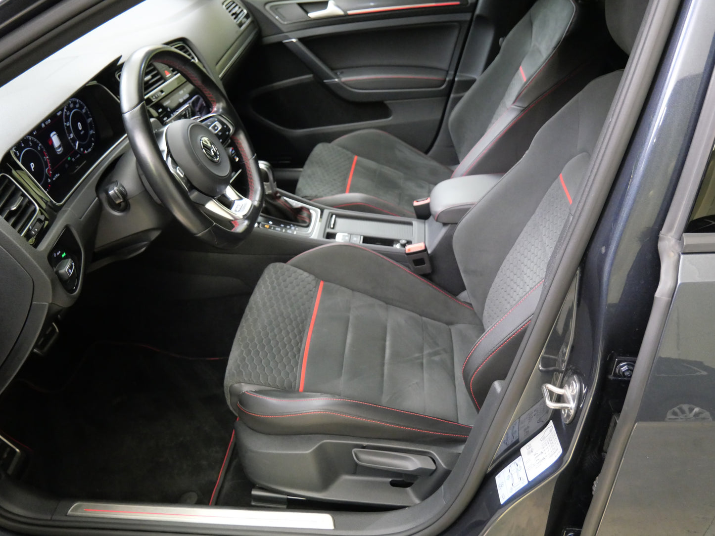 Volkswagen Golf 2.0 TSI 180 kW DSG GTI