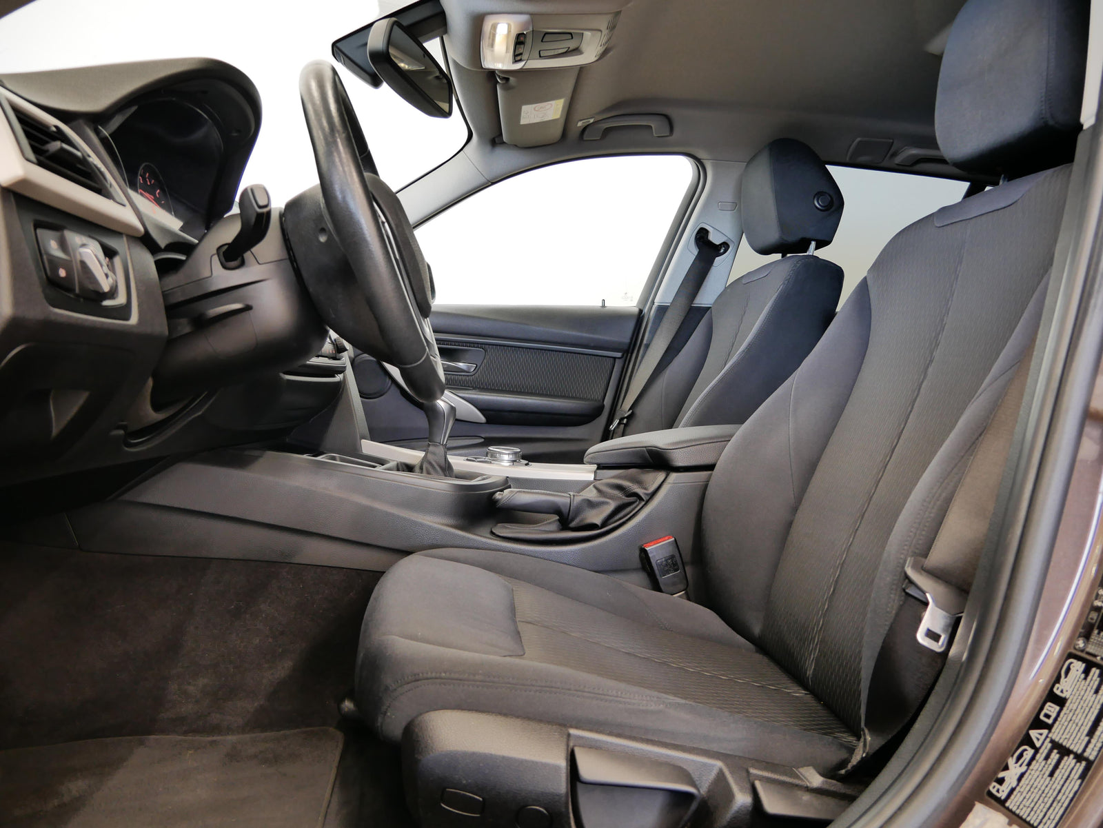 BMW Řada 3 318d 105 kW xDrive Touring – foto 11