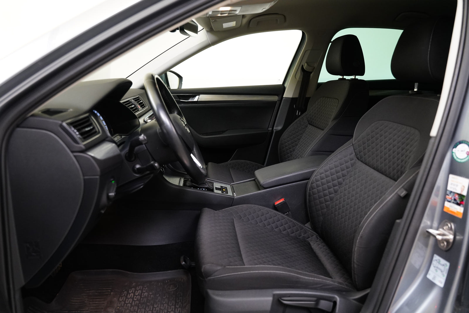 Škoda Superb 2.0 TDI 110 kW Ambition Plus – foto 11