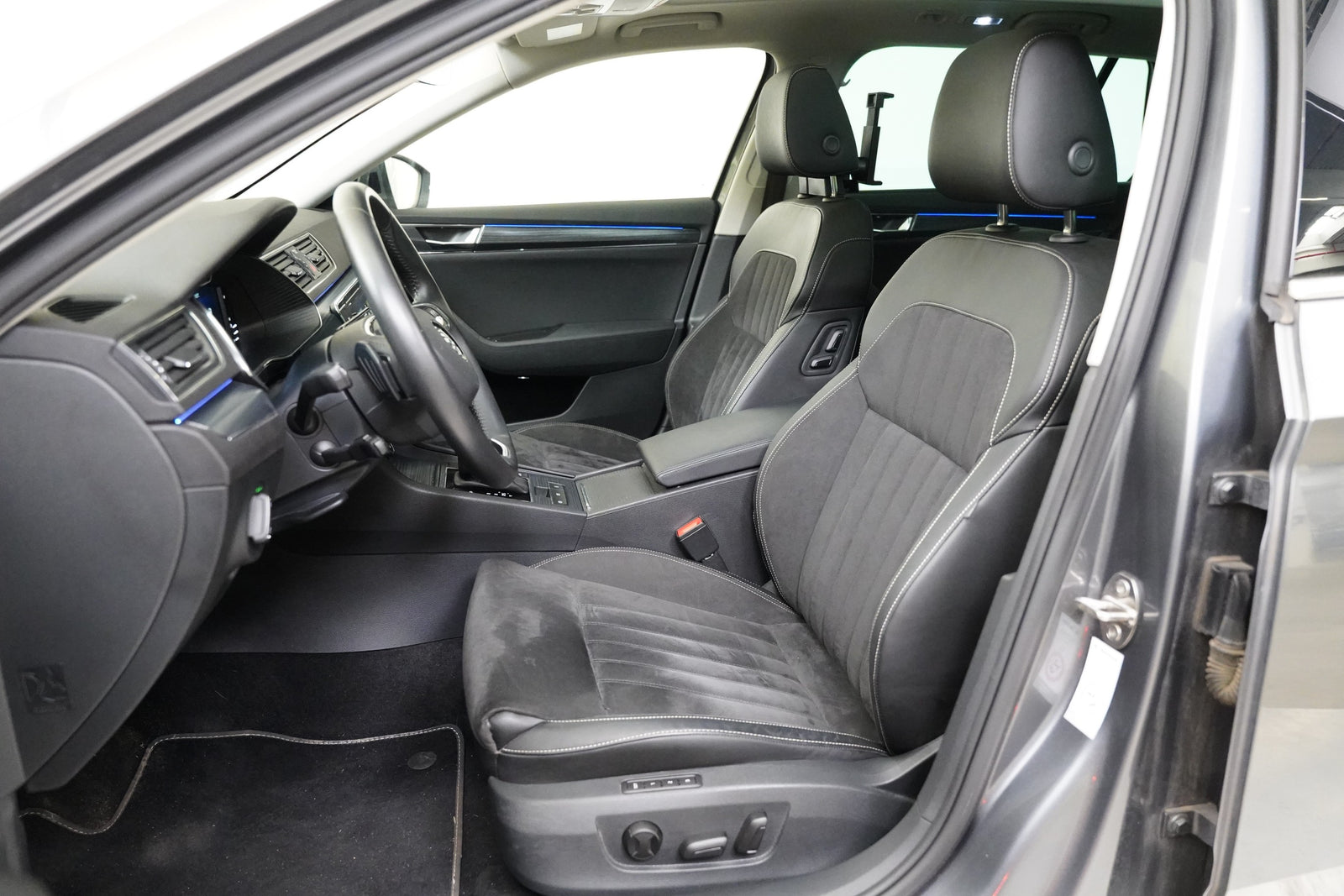Škoda Superb 2.0 TSI 140 kW DSG Style – foto 11