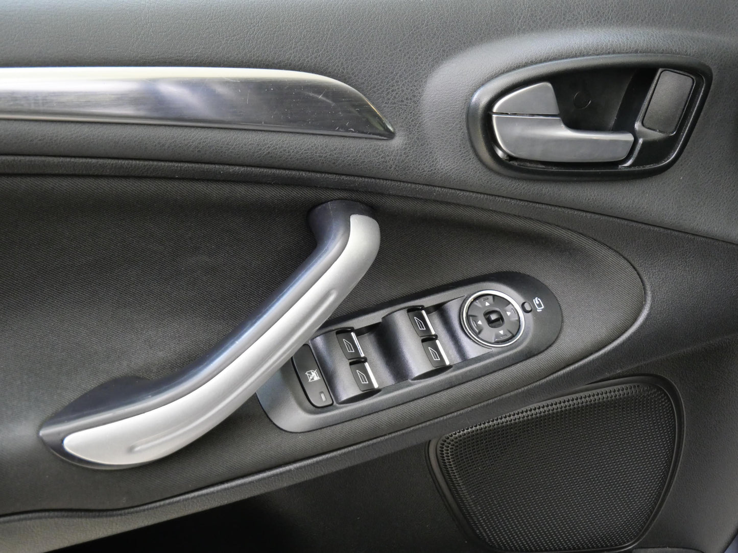 Ford S-MAX 2.0 TDCi 103 kW Titanium