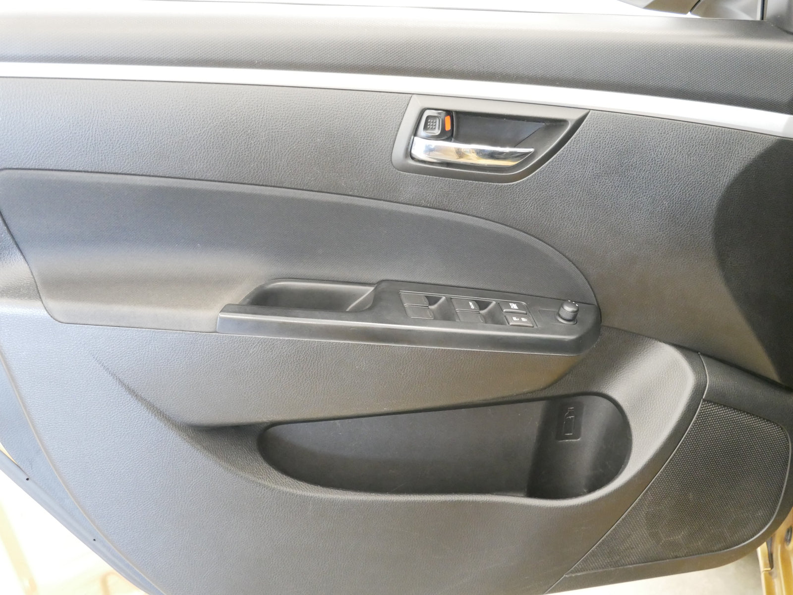 Suzuki Swift 1.2 i 66 kW Comfort – foto 12
