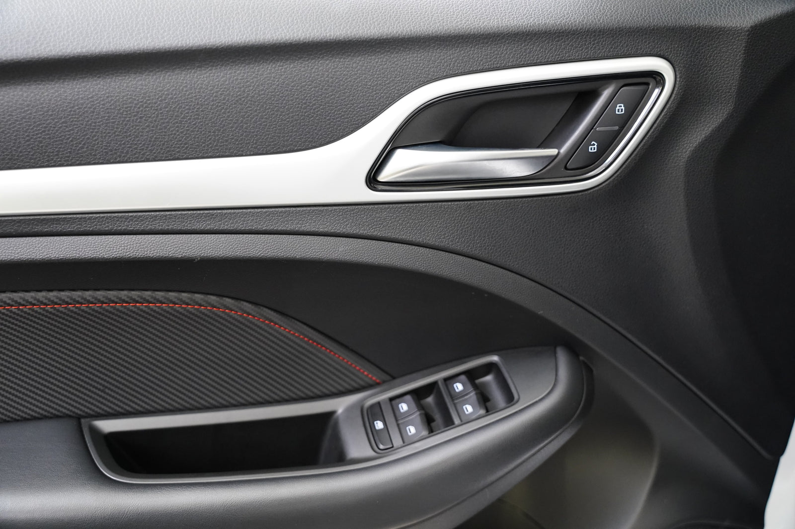 MG ZS 1.0 TGI 82 kW Elegance – foto 12