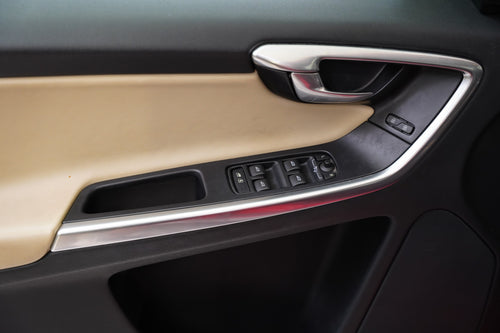 Volvo XC60 2.4 D3 120 kW AWD R-Design – foto 12