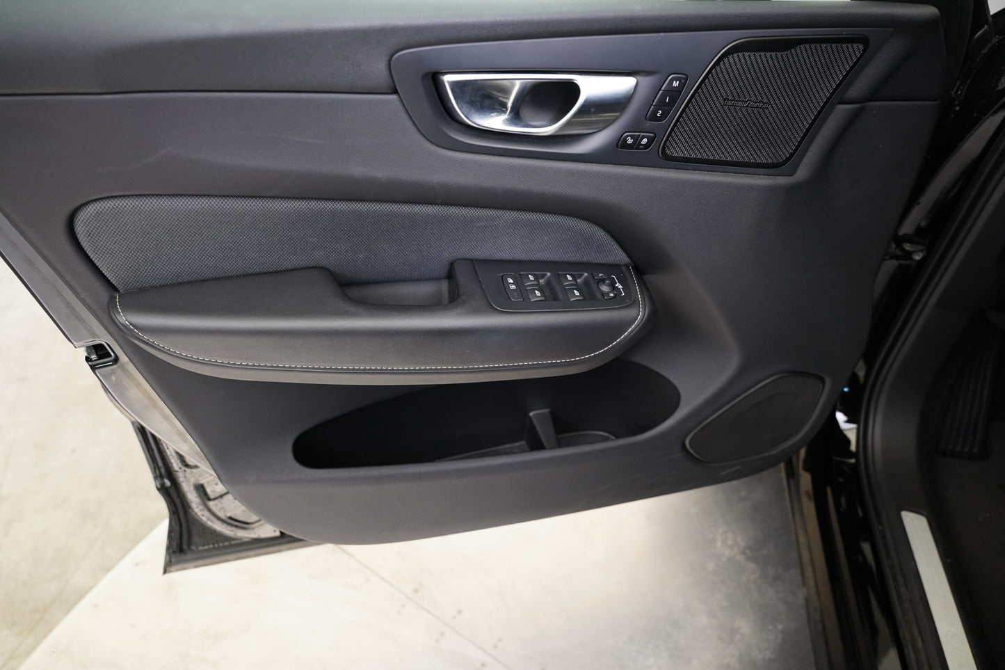 Volvo XC60 B4 145 kW AWD R-Design