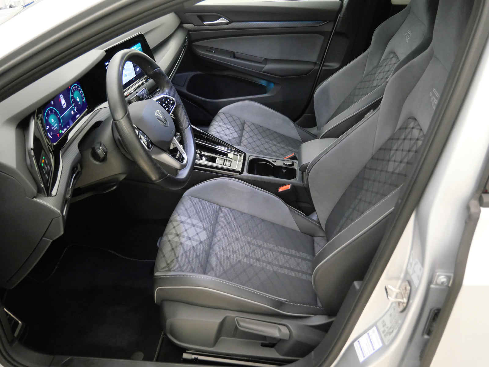 Volkswagen Golf 2.0 TDI 110 kW DSG R-Line – foto 12