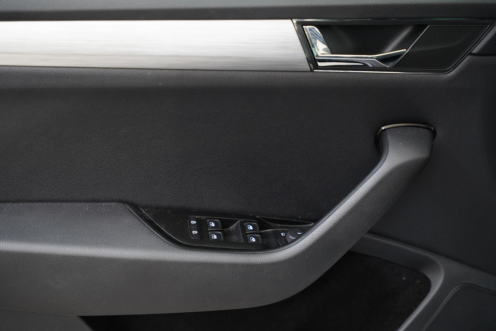 Škoda Superb 2.0 TDI 110 kW Ambition Plus – foto 12
