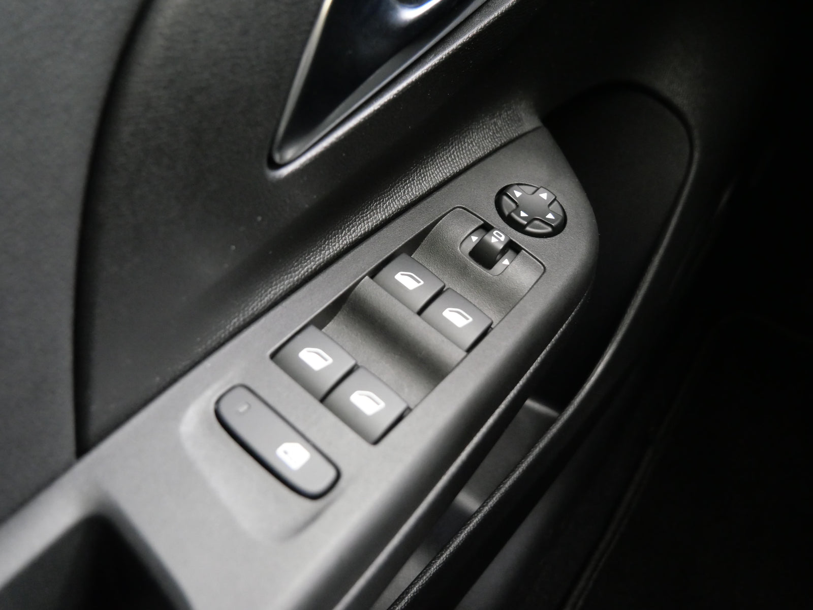 Opel Corsa 1.2 i 74 kW Turbo Elegance – foto 12