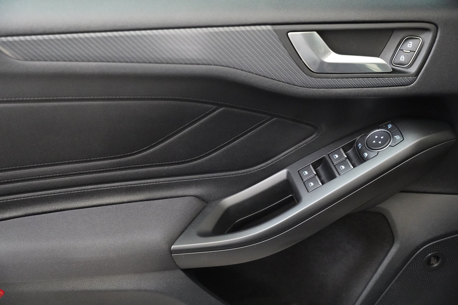Ford Focus 2.0 TDCi 110 kW ST-Line – foto 12