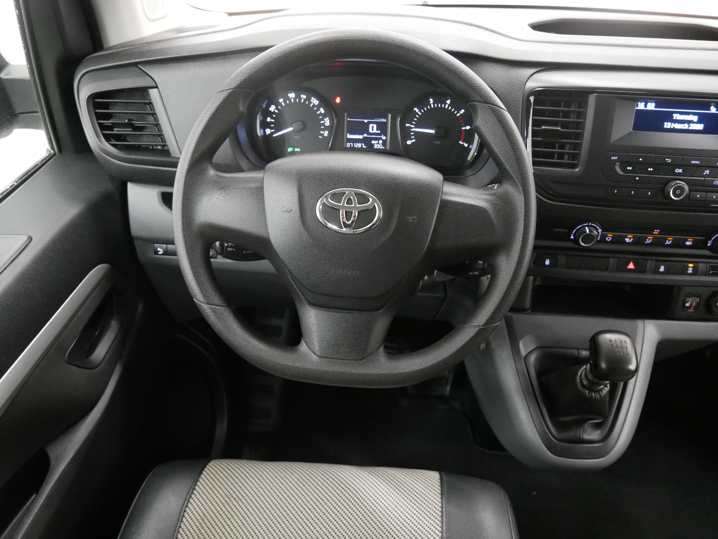 Toyota Proace 2.0 D-4D L3H1 6 míst