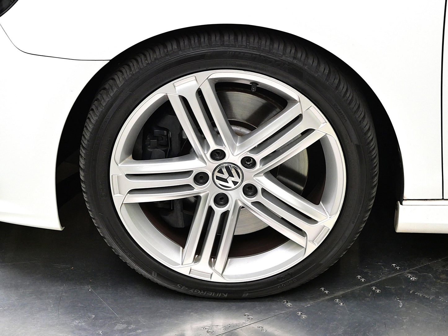 Volkswagen Golf 2.0 TSI 195 kW "R"