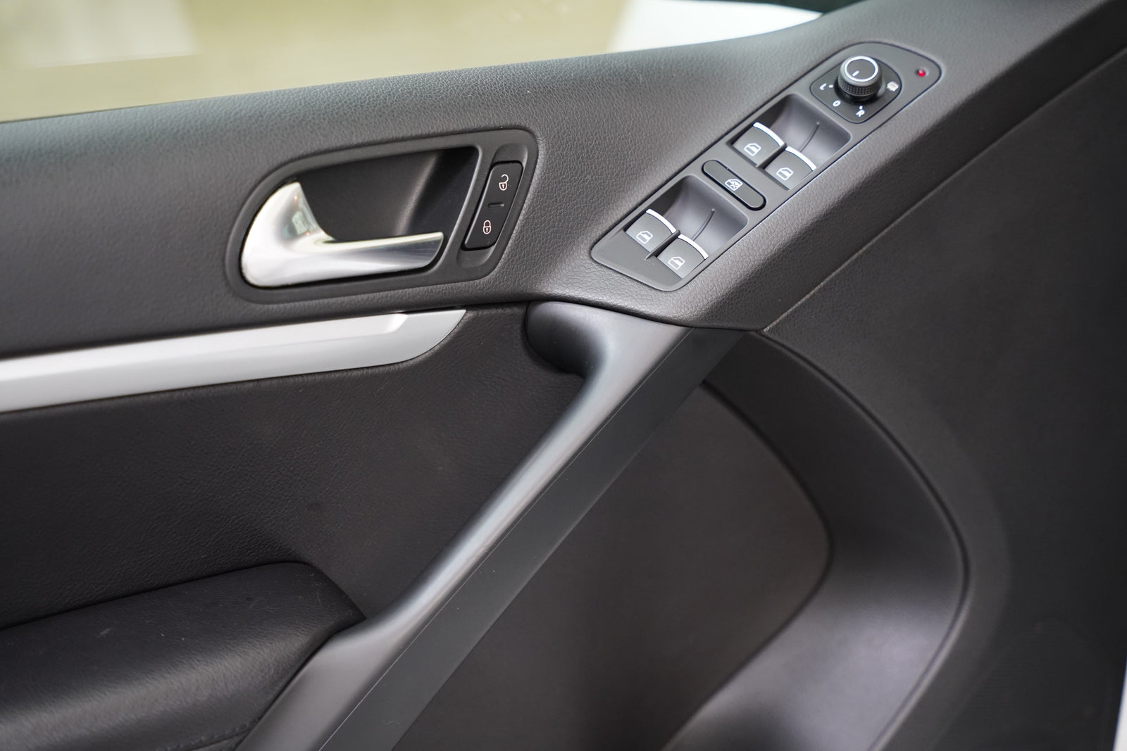 Volkswagen Tiguan 2.0 TDI 81 kW Sport&Style – foto 12