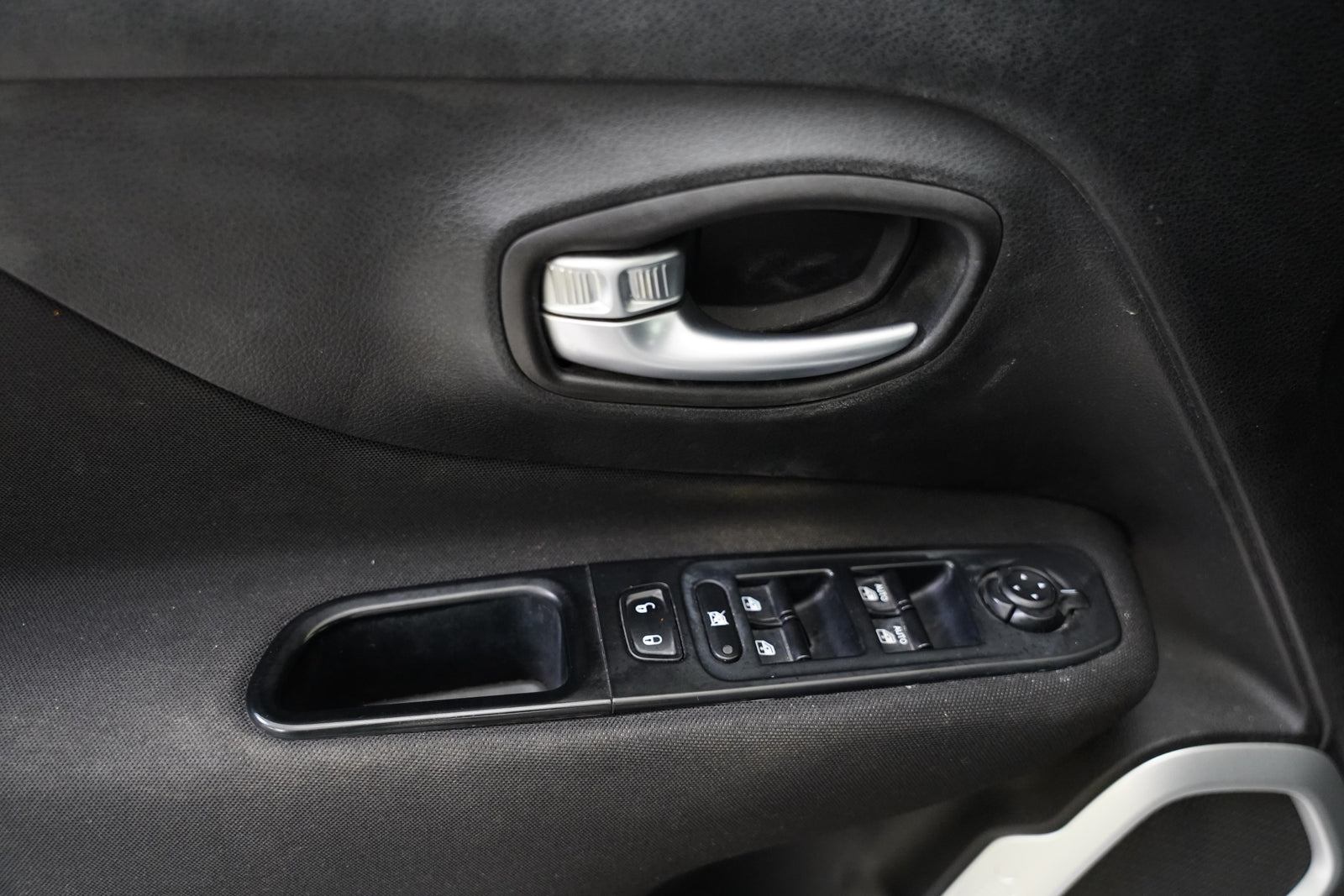 Jeep Renegade 1.6 e-torq 81 kW FWD Longitude – foto 12
