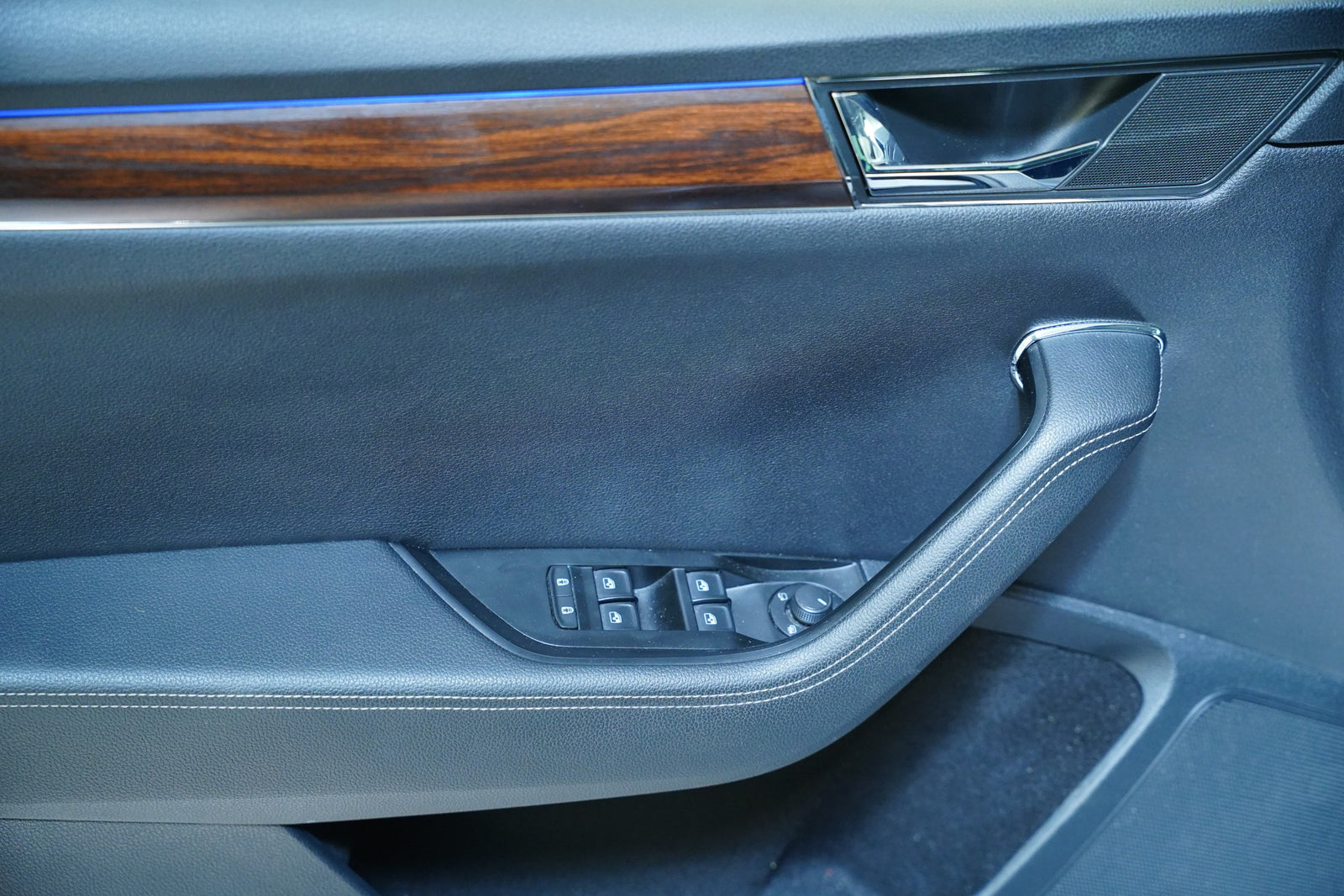 Škoda Superb 2.0 TDI 140 kW DSG Scout – foto 12