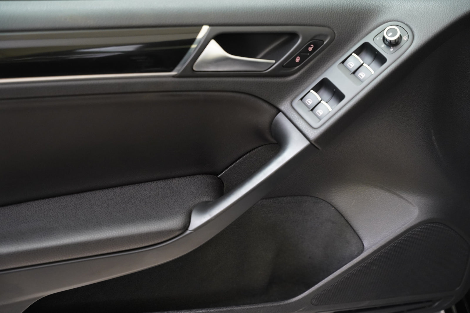 Volkswagen Golf 2.0 TSI 155 kW DSG GTI – foto 12