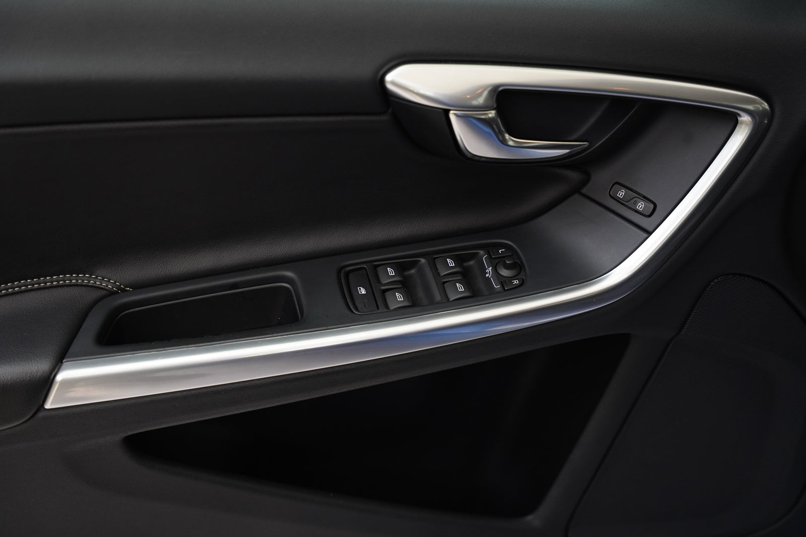 Volvo V60 2.0 T6 AWD 225 kW R-Desing – foto 12