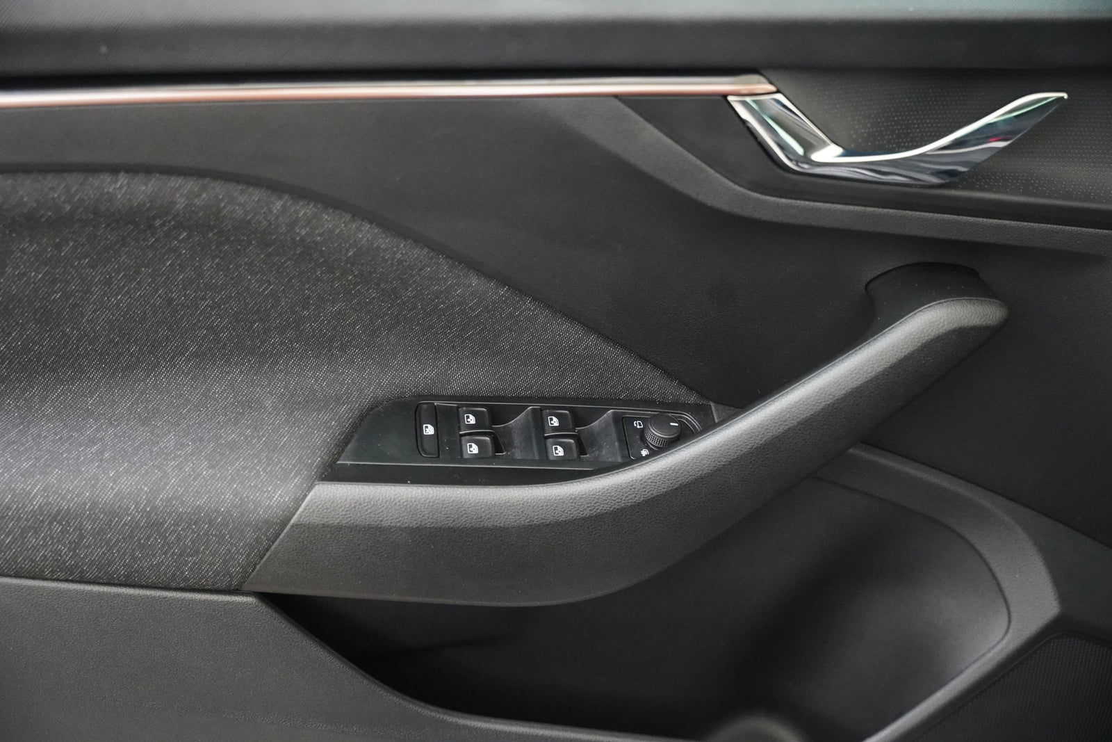 Škoda Kamiq 1.0 TSI 85kW DSG Top Selection – foto 12