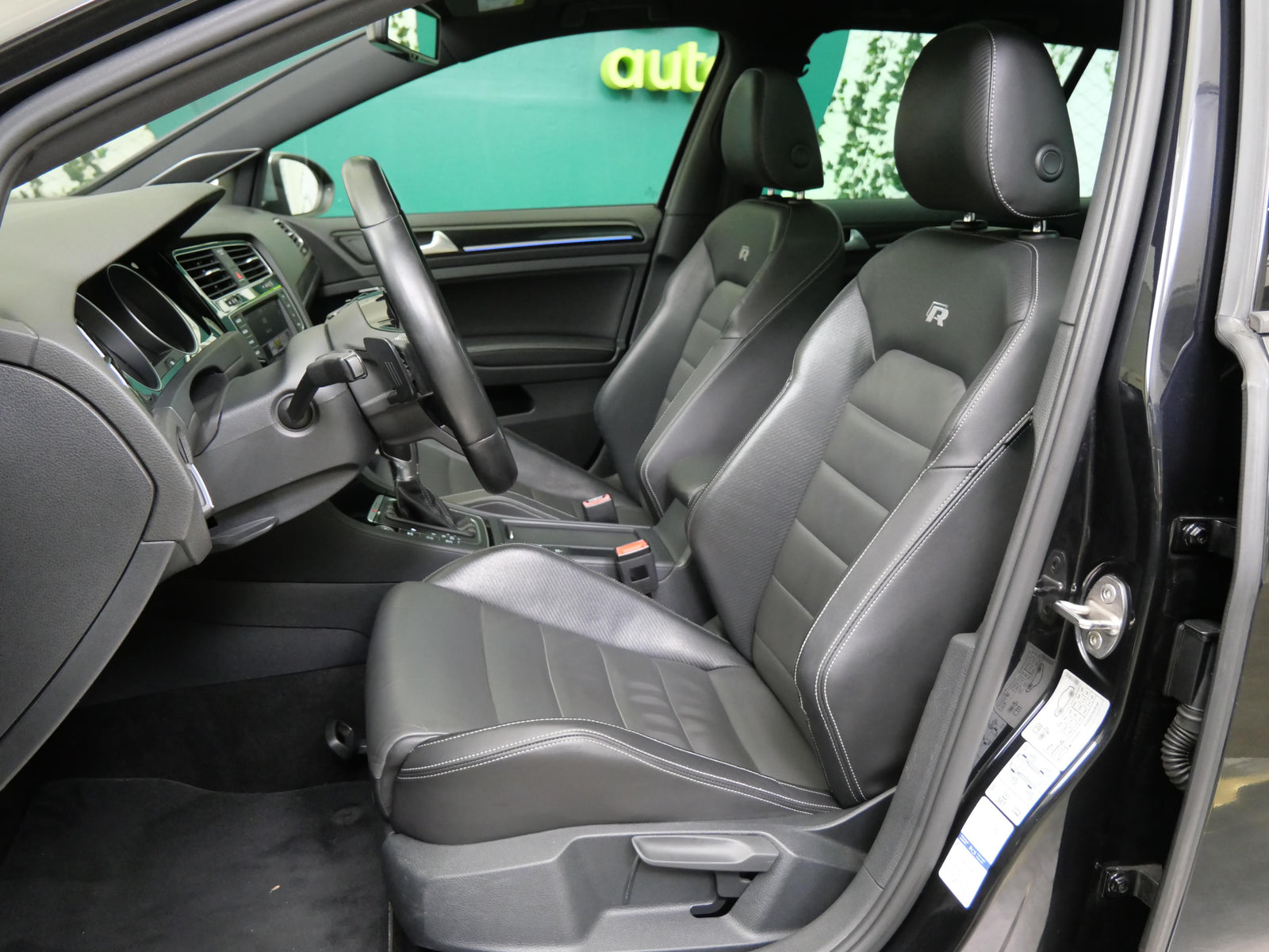 Volkswagen Golf 2.0 TSI 221 kW 4Motion "R" – foto 11
