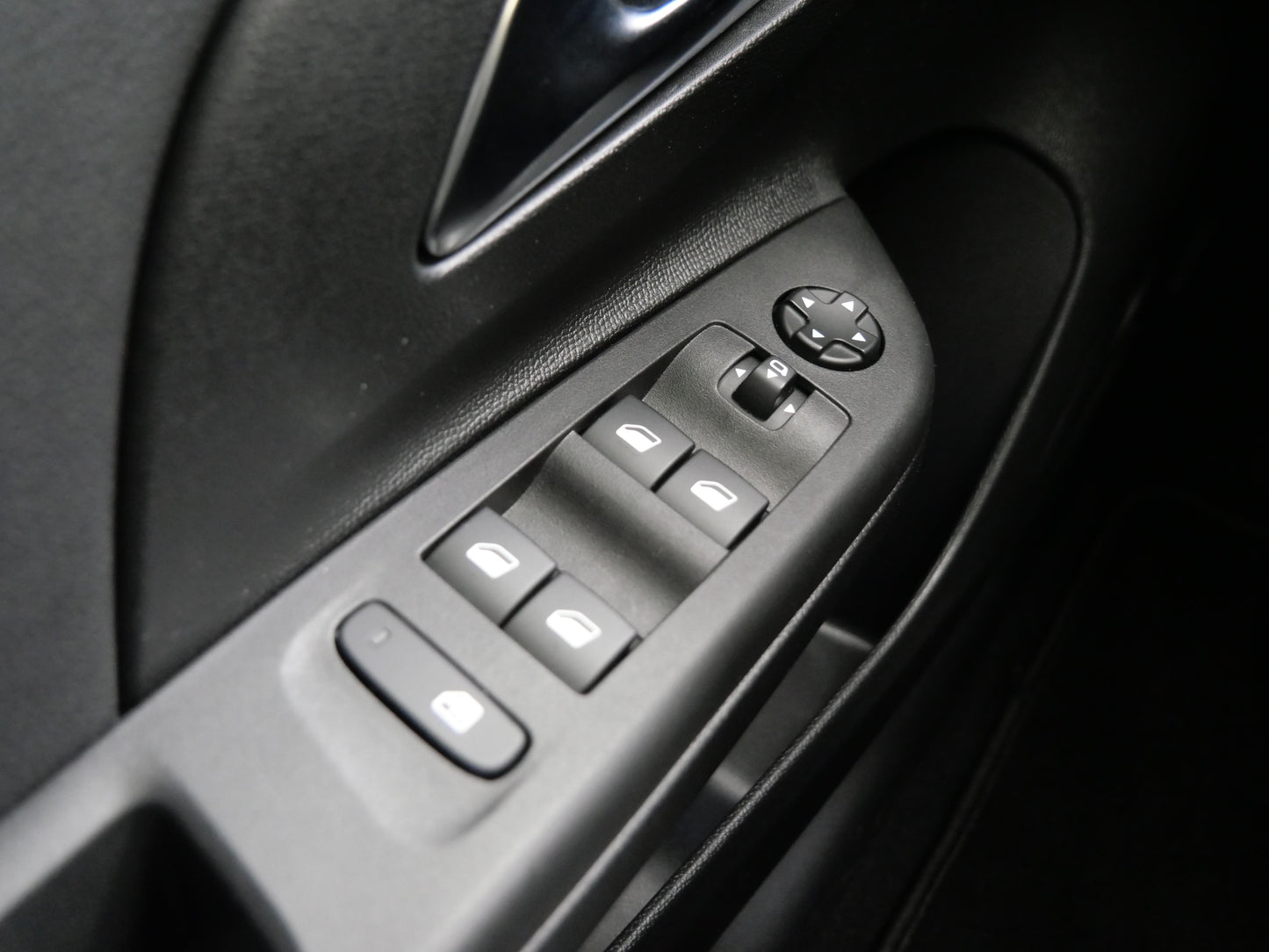 Opel Corsa 1.2 i 74 kW Turbo Elegance