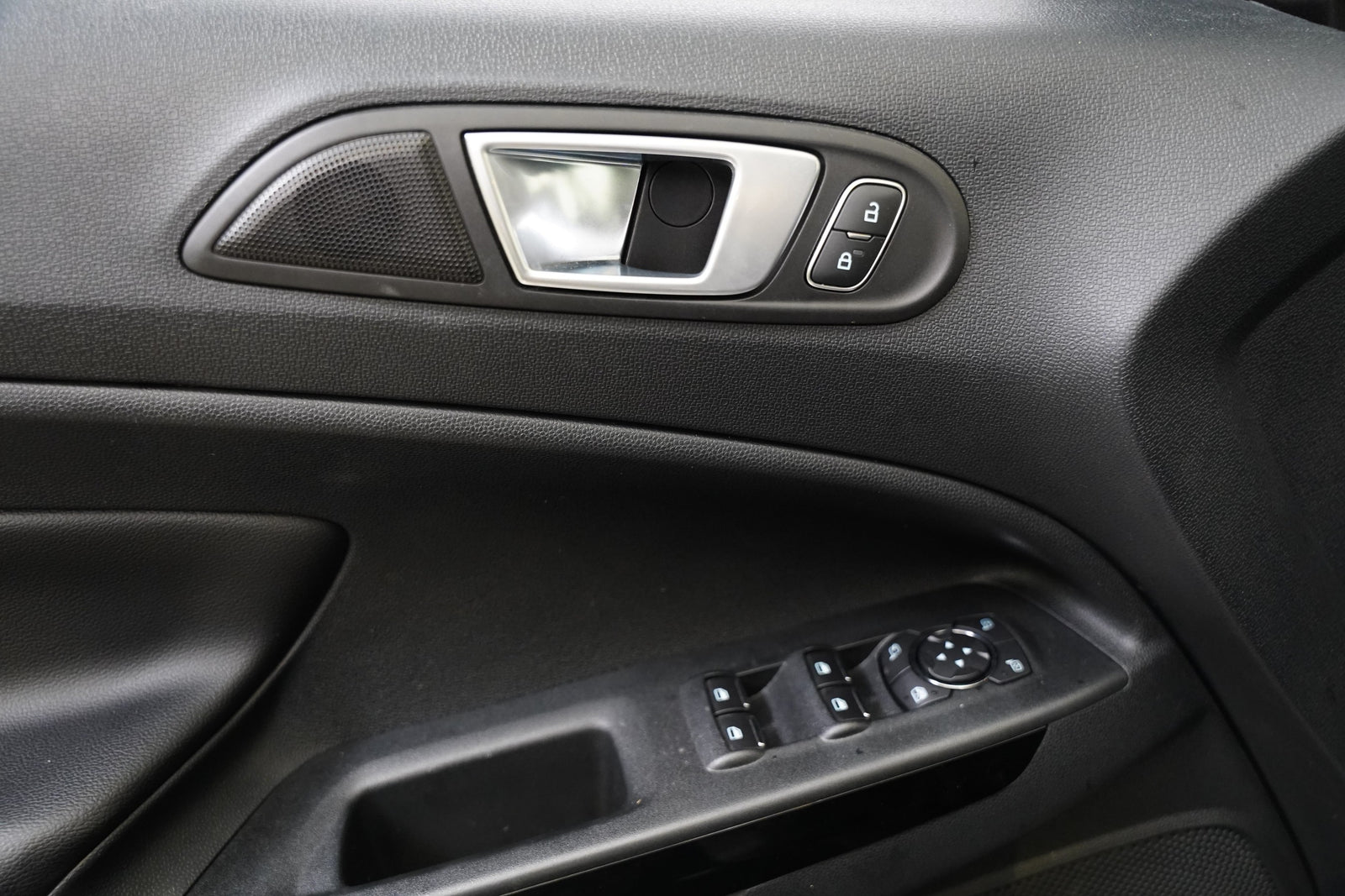 Ford Ecosport 1.0 EcoBoost 92 kW Titanium – foto 12