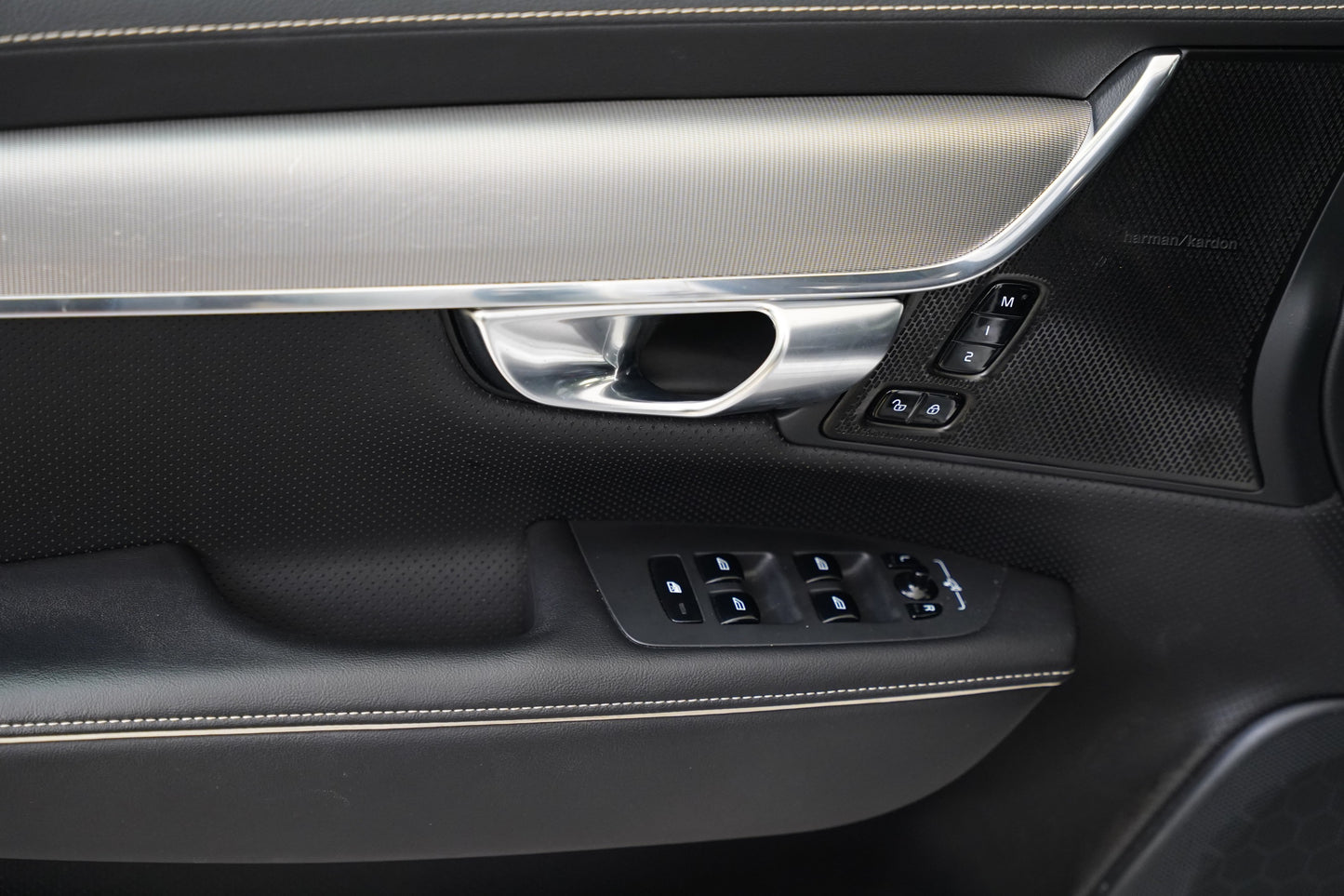 Volvo V90 2.0 B4 145 kW R-Design