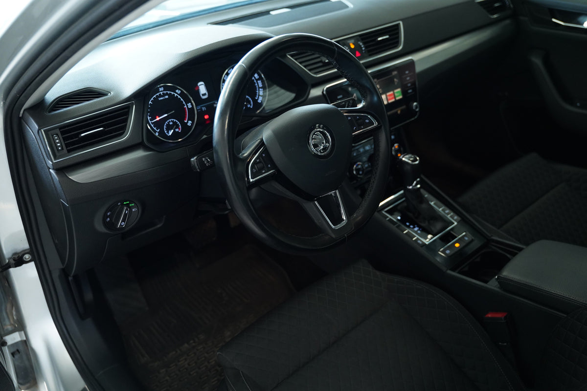 Škoda Superb 2.0 TDI 110 kW DSG Style
