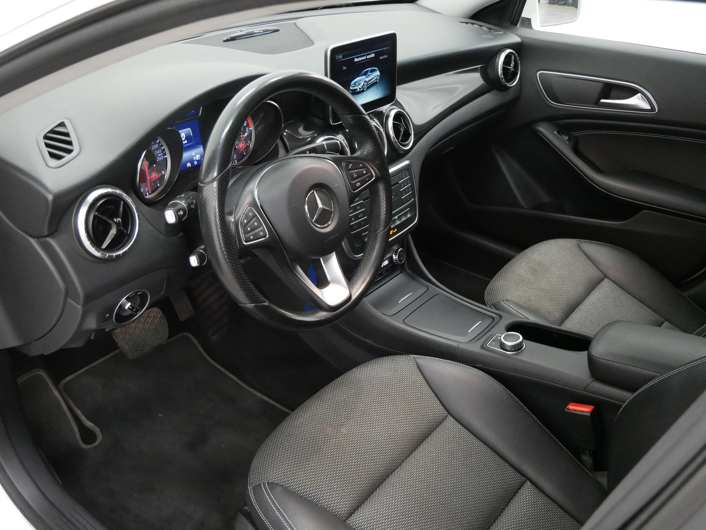 Mercedes-Benz CLA Shooting brake 180 90 kW