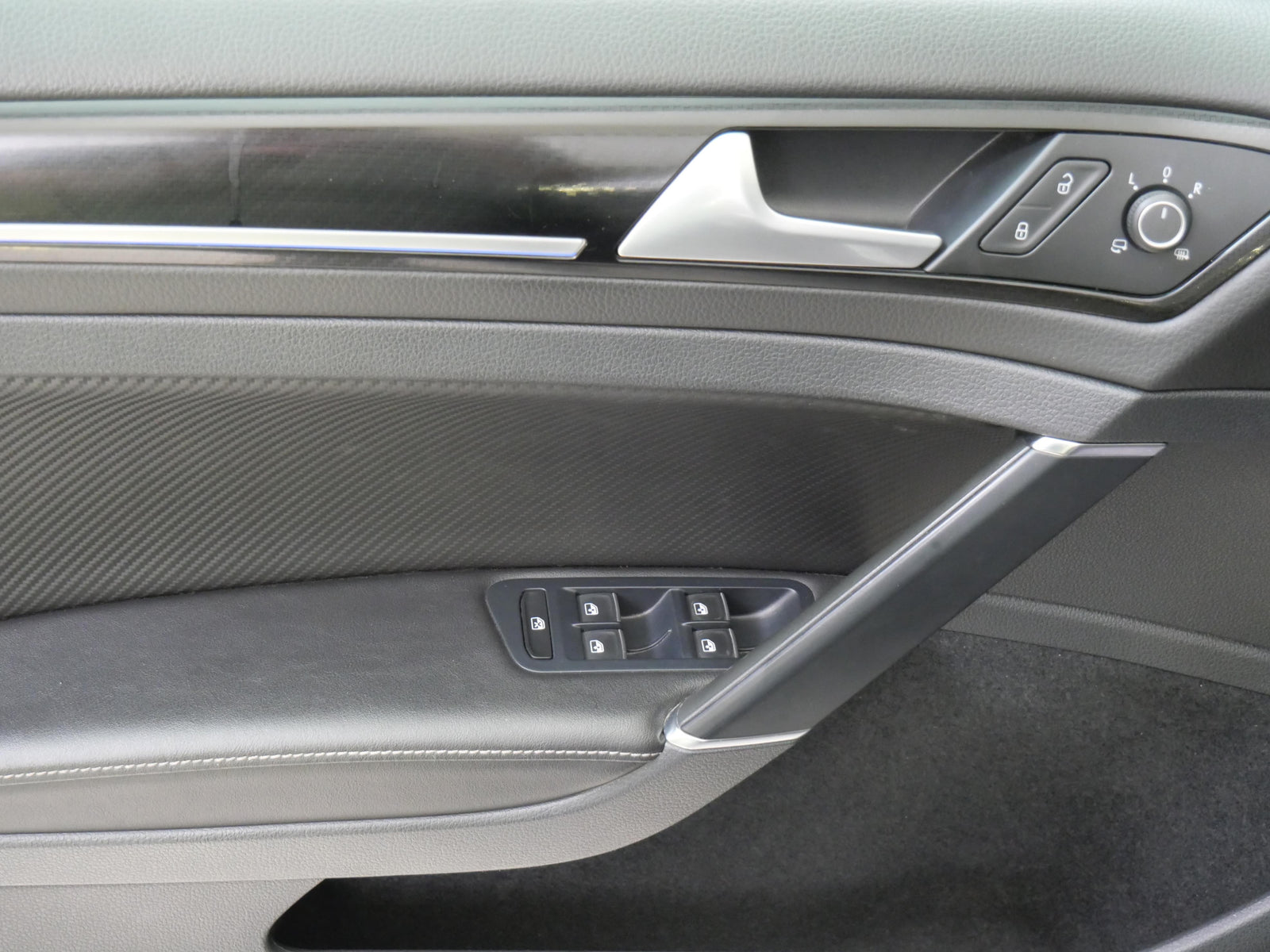 Volkswagen Golf 2.0 TSI 221 kW 4Motion "R" – foto 12