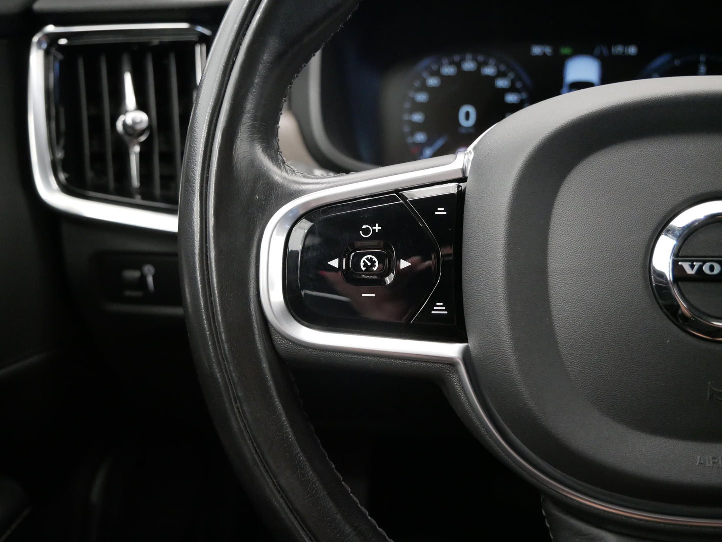 Volvo V90 D5 173 kW AWD Cross Country
