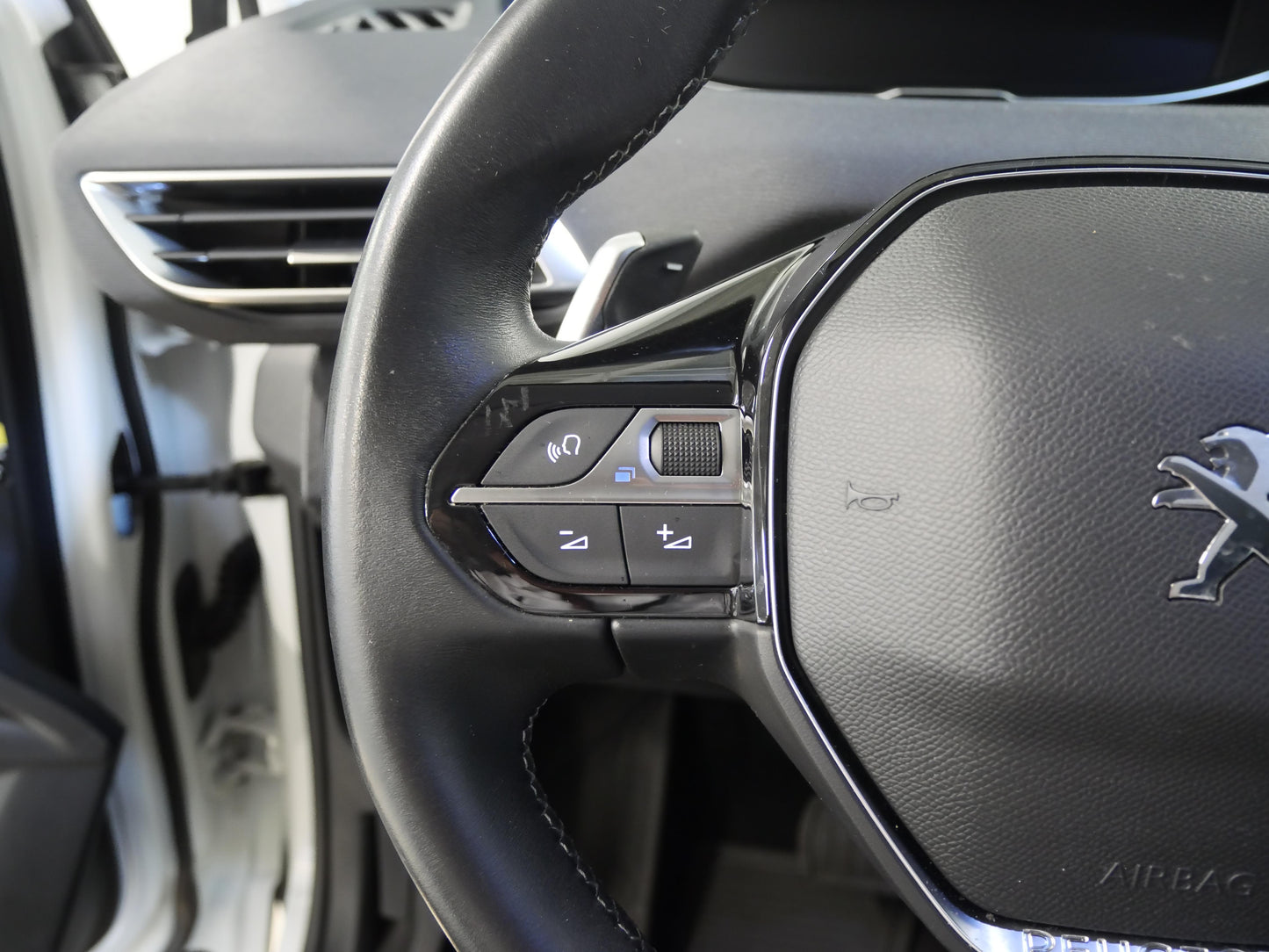 Peugeot 3008 1.5 BlueHDi 96 kW ALLURE