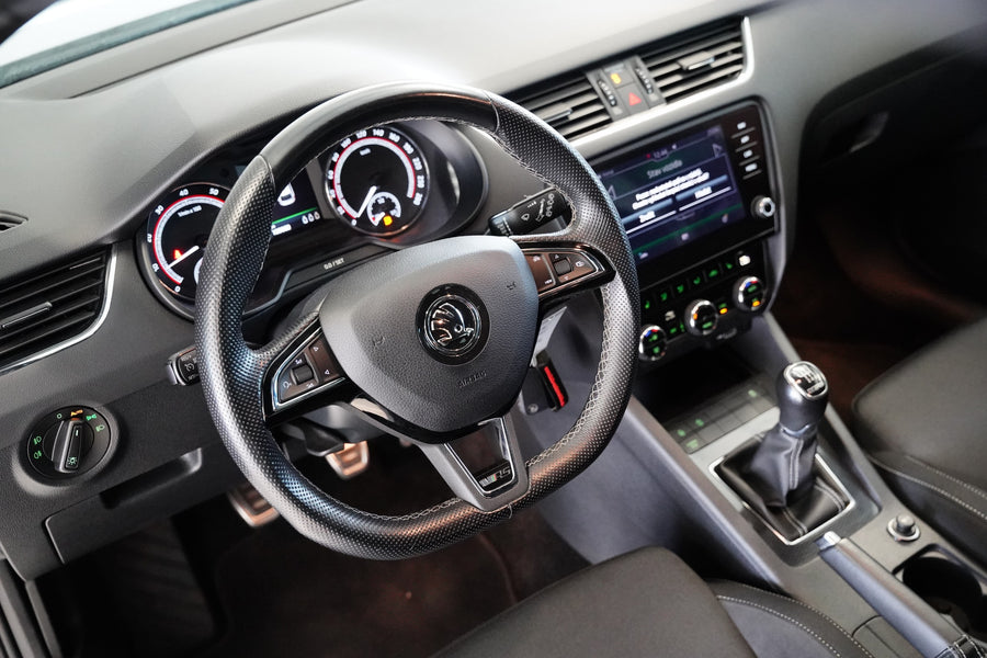Škoda Octavia 2.0 TSI 180 kW RS – foto 13
