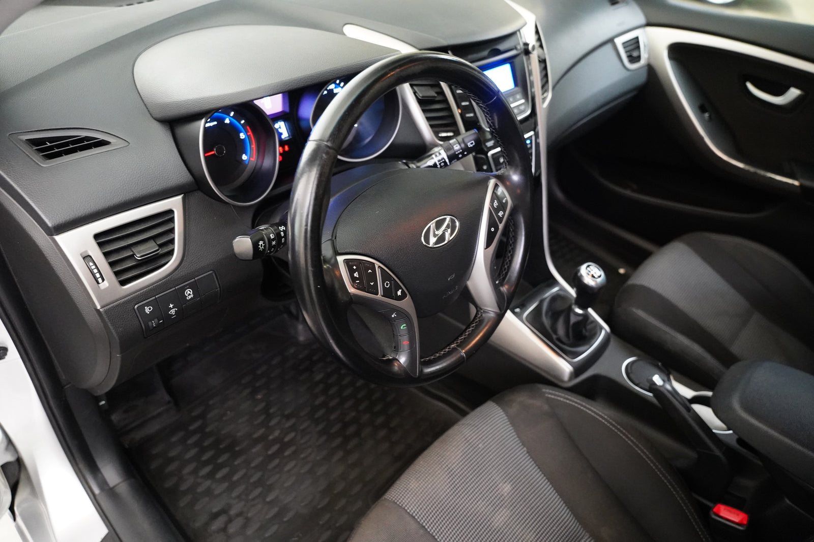 Hyundai i30 1.6 CRDi 81 kW – foto 13