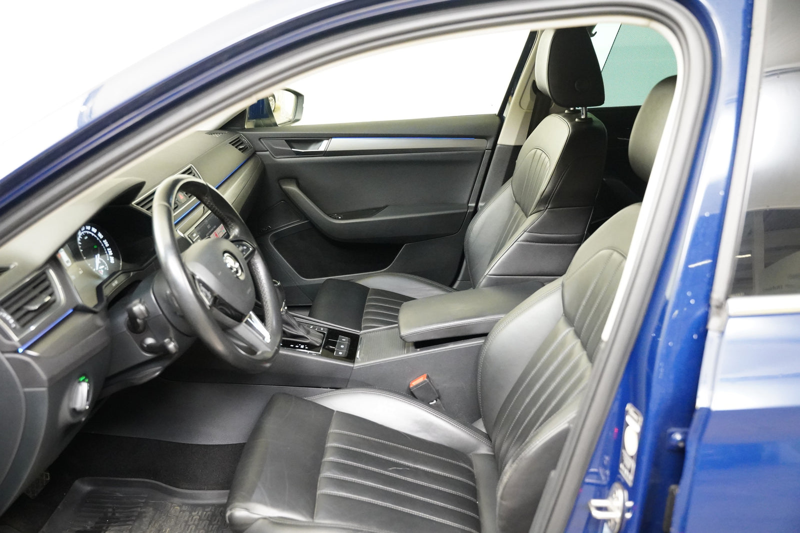 Škoda Superb 2.0 TDI 140 kW DSG Style – foto 14