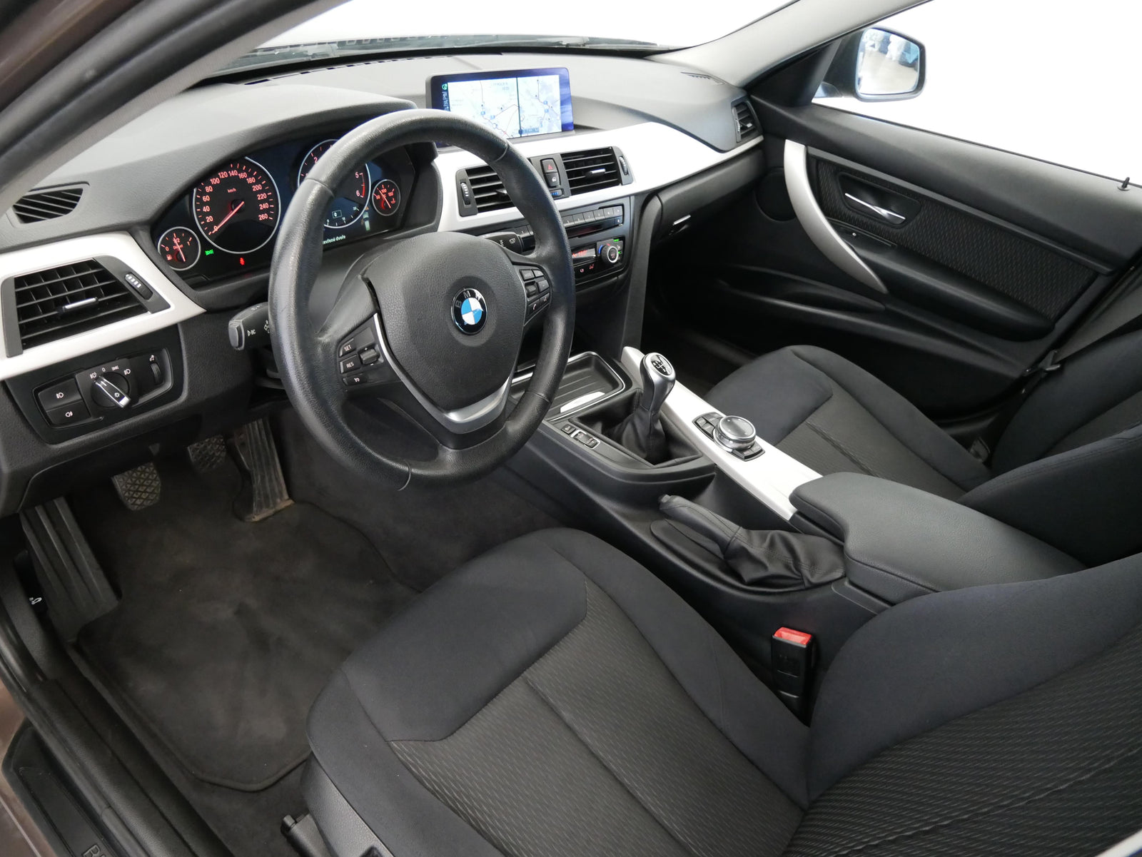 BMW Řada 3 318d 105 kW xDrive Touring – foto 13