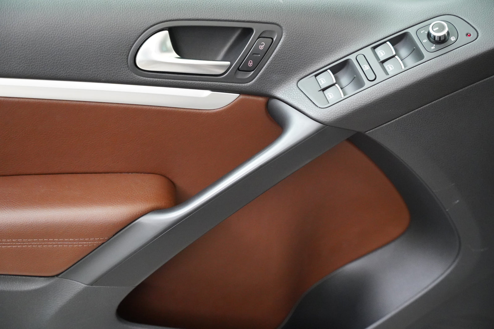 Volkswagen Tiguan 2.0 TSI 155 kW DSG 4x4 Sport – foto 13