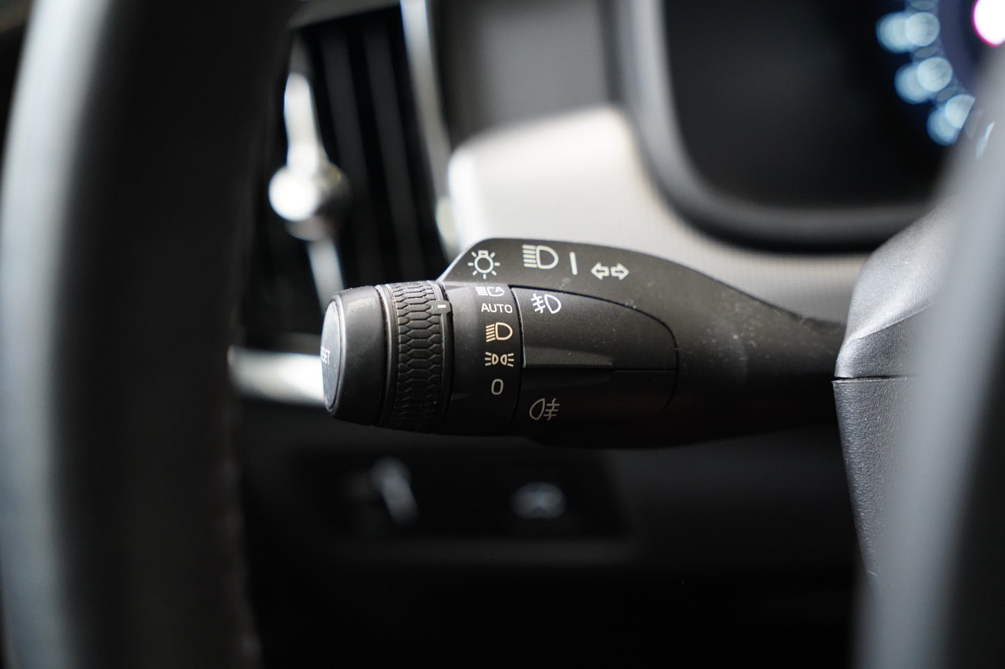 Volvo V90 2.0 B4 145 kW R-Design