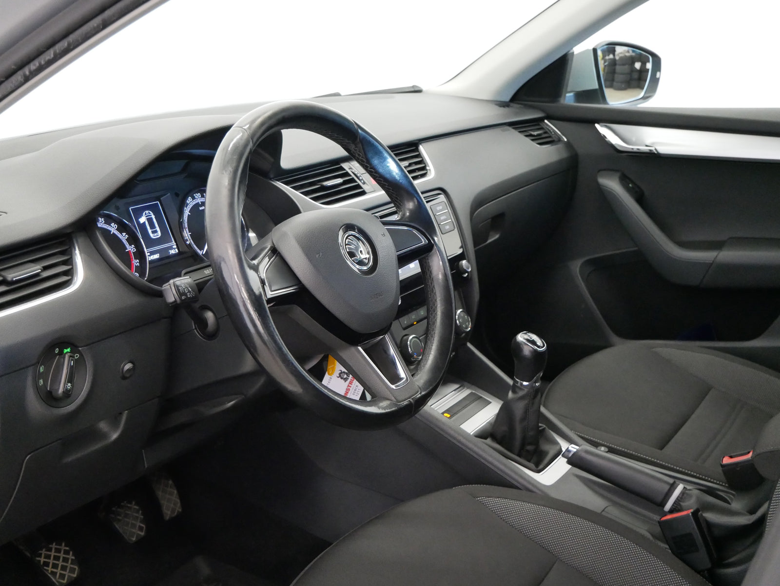 Škoda Octavia 1,6 TDi 85kW Ambition Plus – foto 14