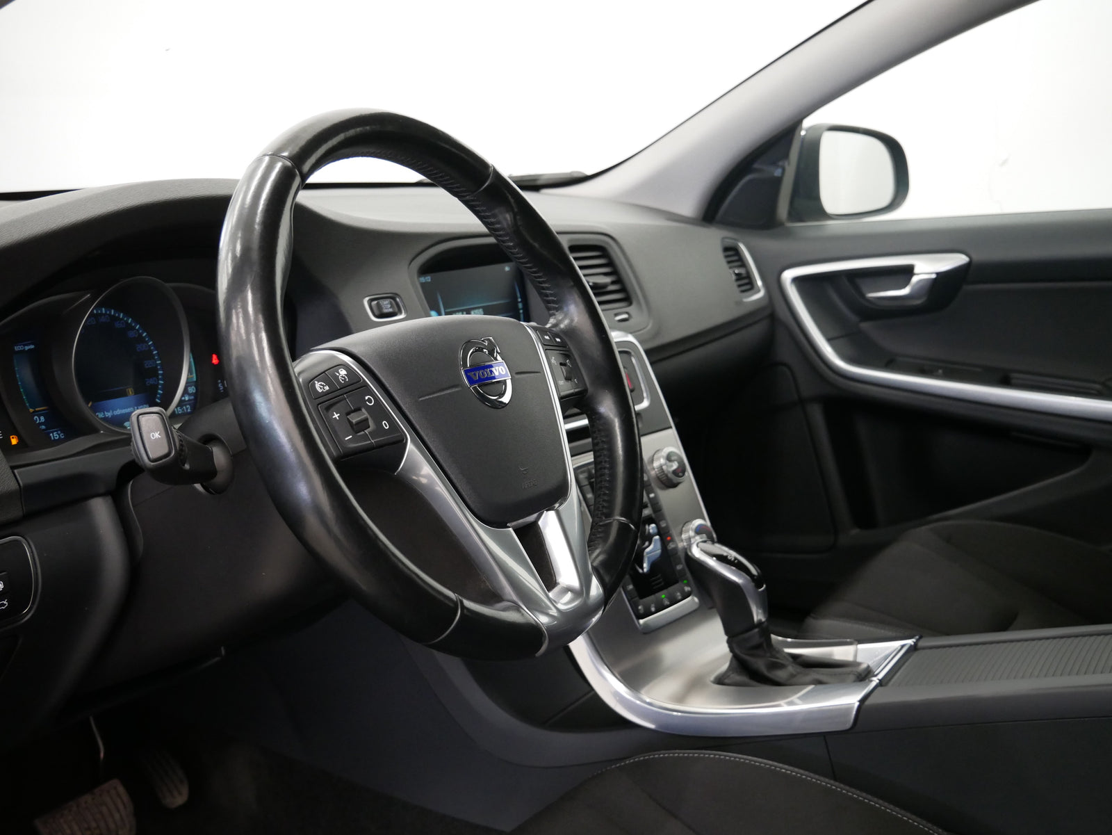 Volvo V60 D4 133kW Momentum – foto 14