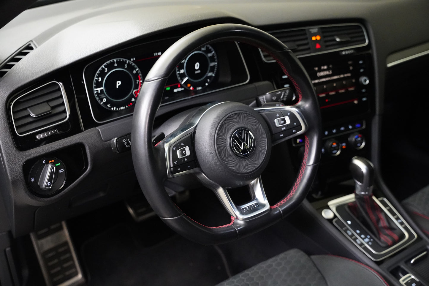 Volkswagen Golf 2.0 TSI 180 kW GTI Performance