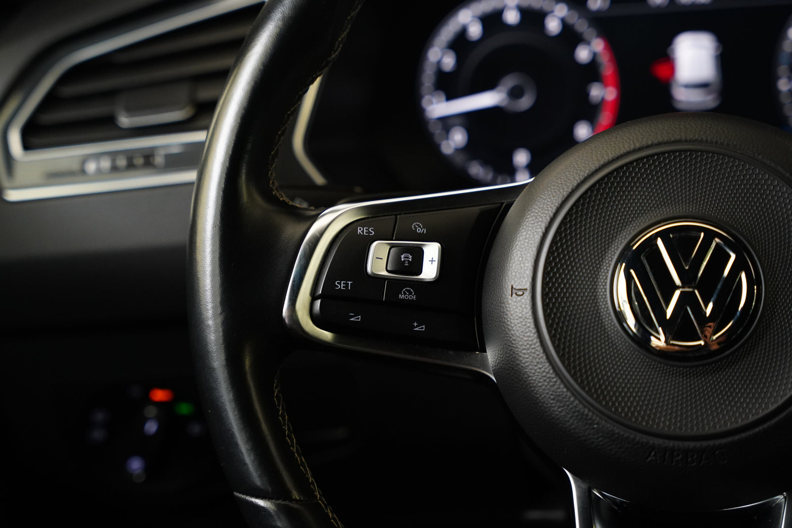 Volkswagen Tiguan 2.0 TSI 132 kW – foto 14