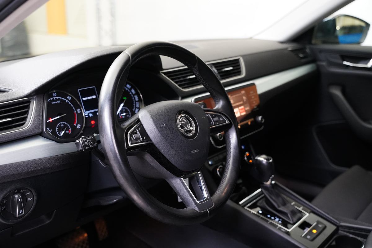Škoda Superb 2.0 TDI 110 kW – foto 14