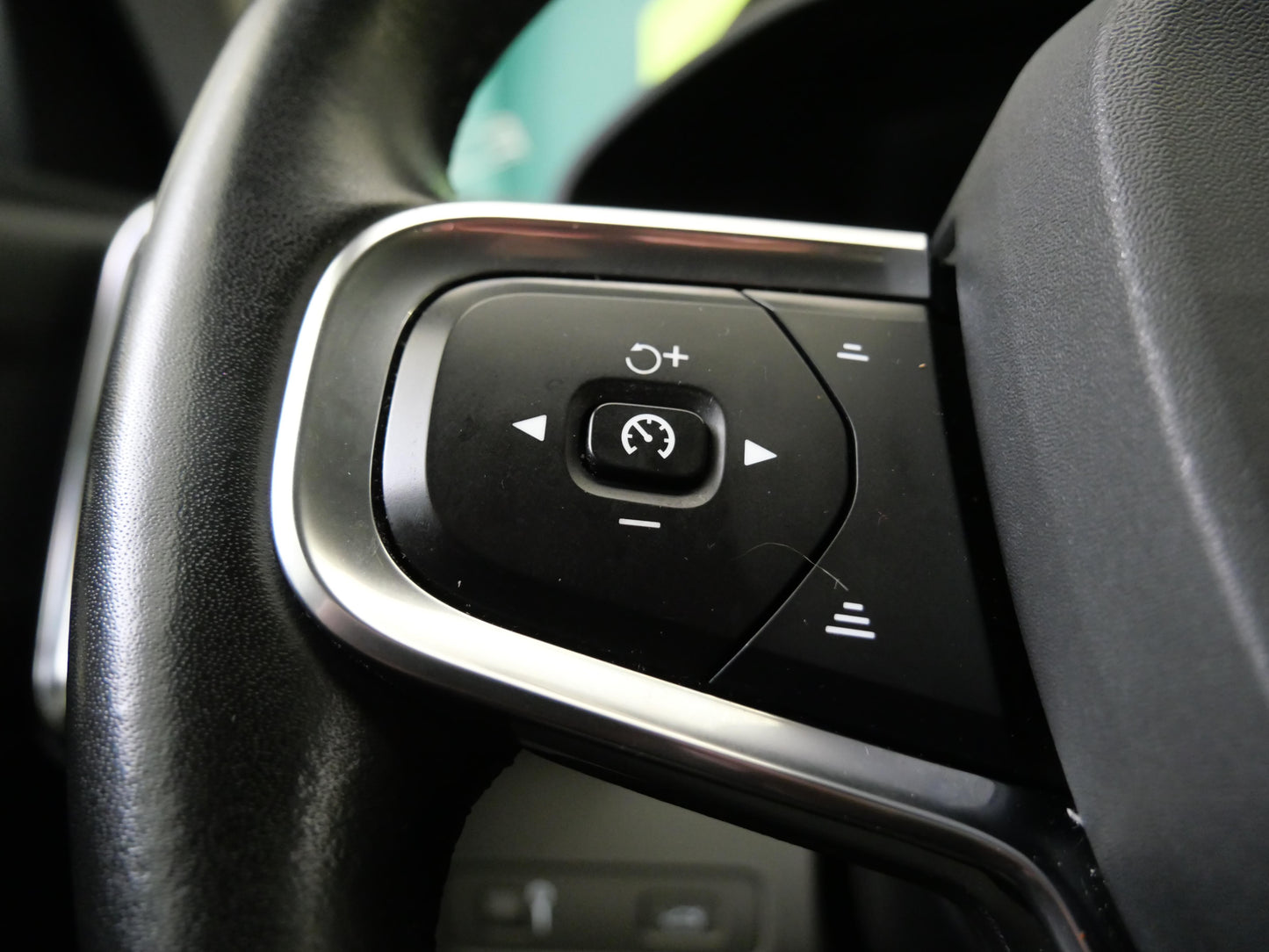 Volvo XC40 2.0 D3 110 kW Momentum Pro