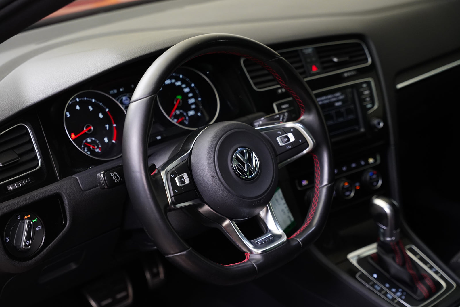 Volkswagen Golf 2.0 TSI 169 kW GTI Performance – foto 14