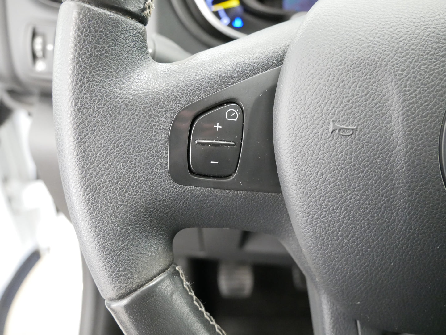 Opel Vivaro 1.6CDTi 85kW 9 míst L2H1