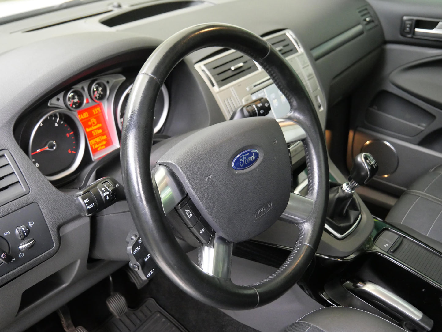 Ford Kuga 2.0 TDCI 103 kW Titanium