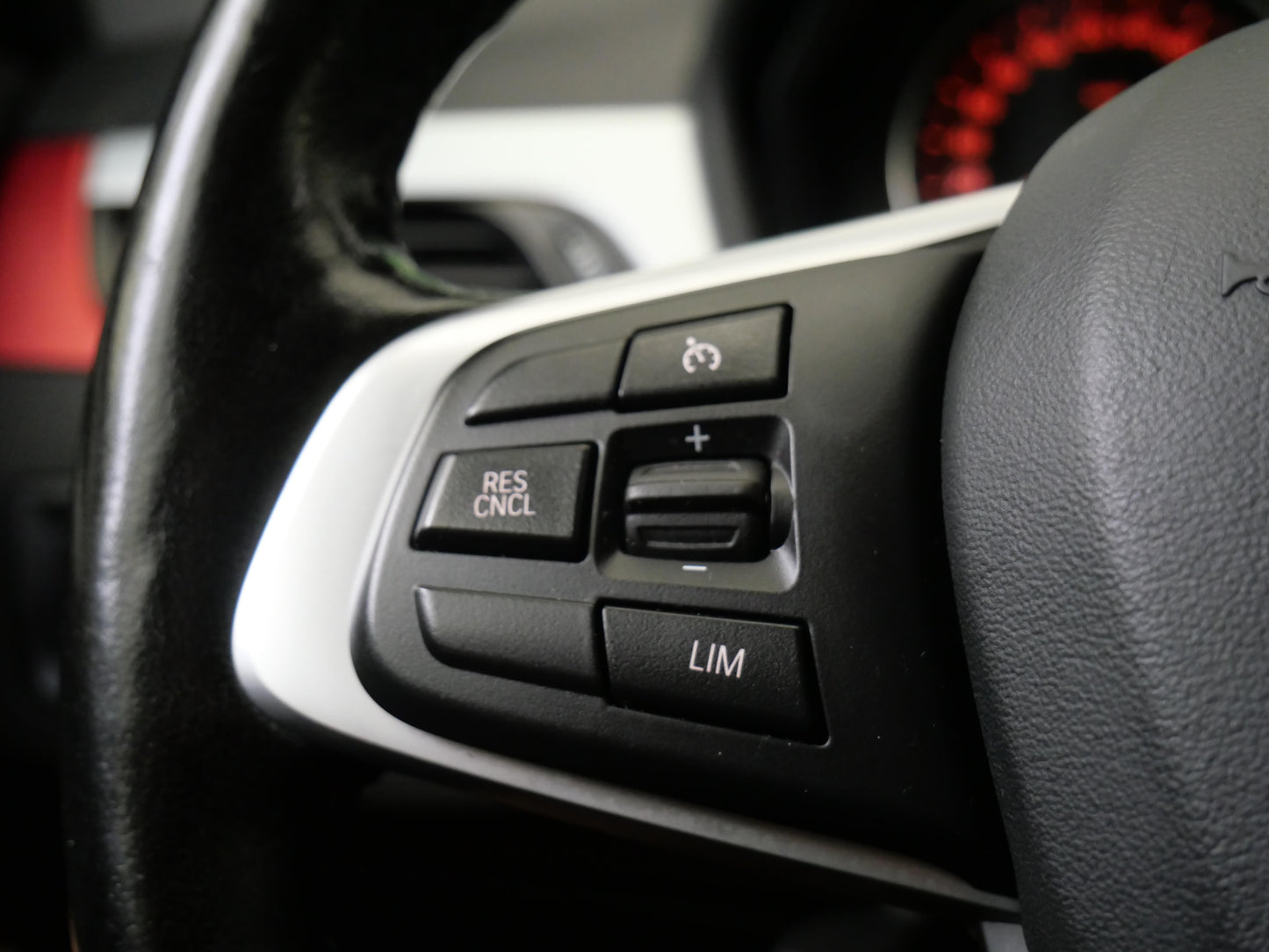 BMW X1 20i 140 kW xDrive Sportline