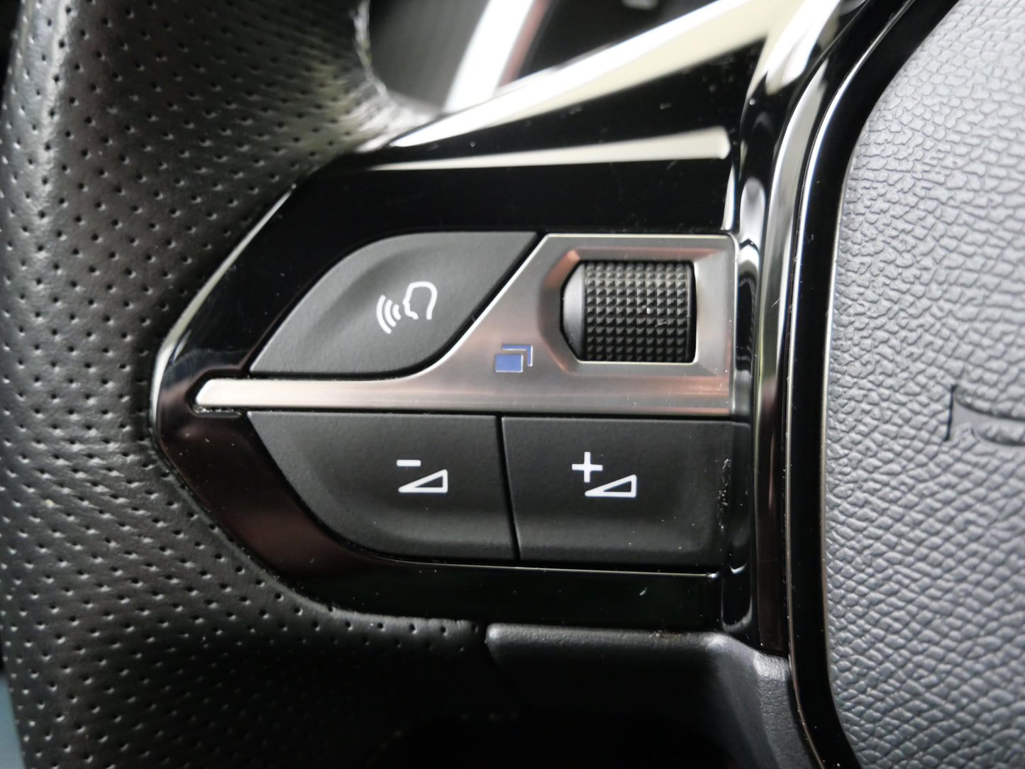 Peugeot 2008 1.2 PureTech 96 kW GT