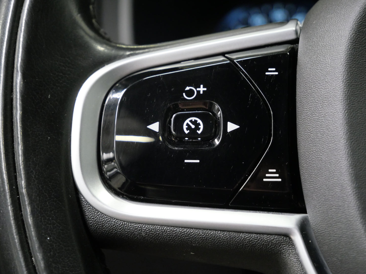 Volvo V90 2.0 B5 173 kW Cross Country