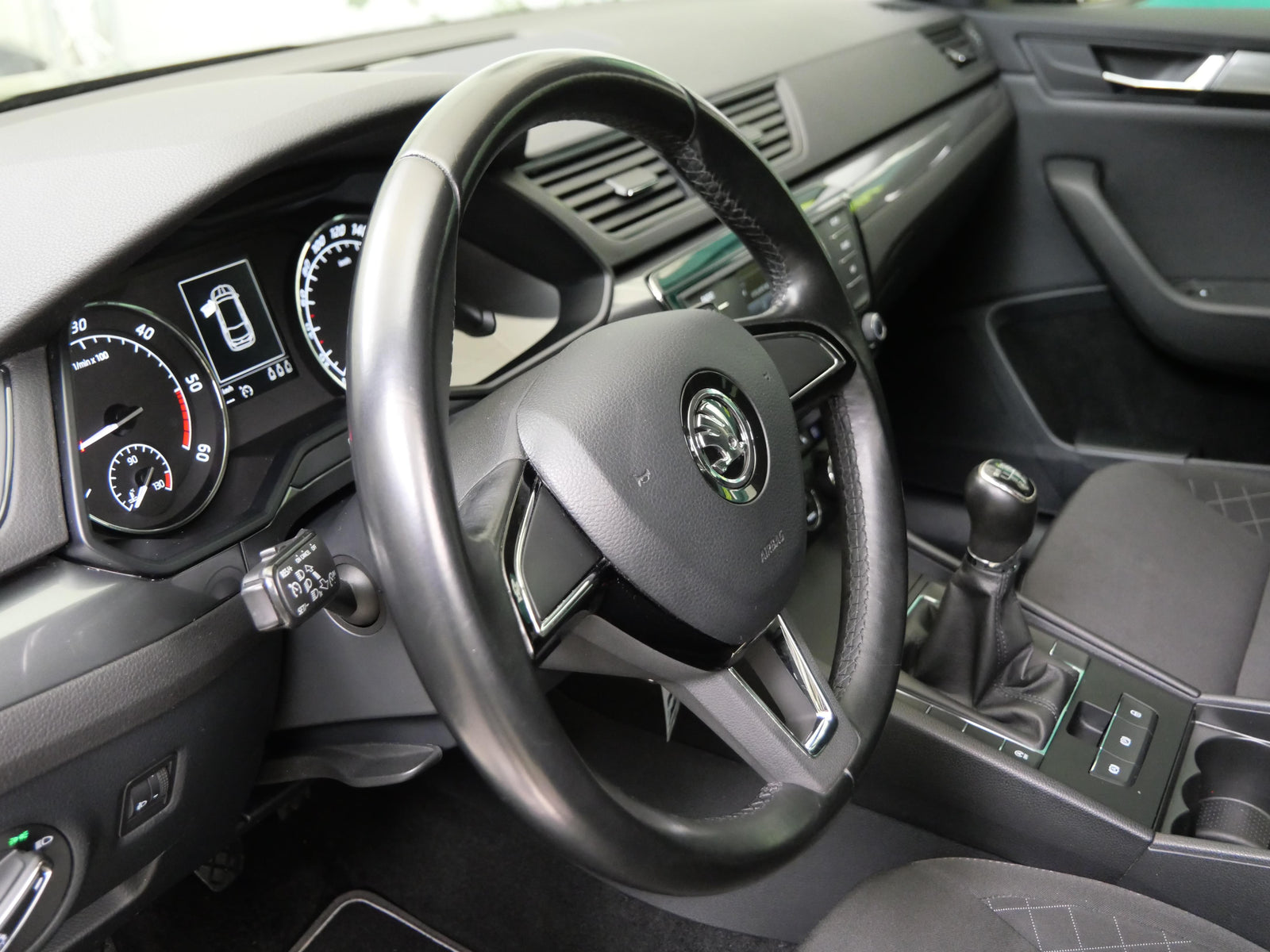 Škoda Superb 1.6 TDI 88 kW Active – foto 14